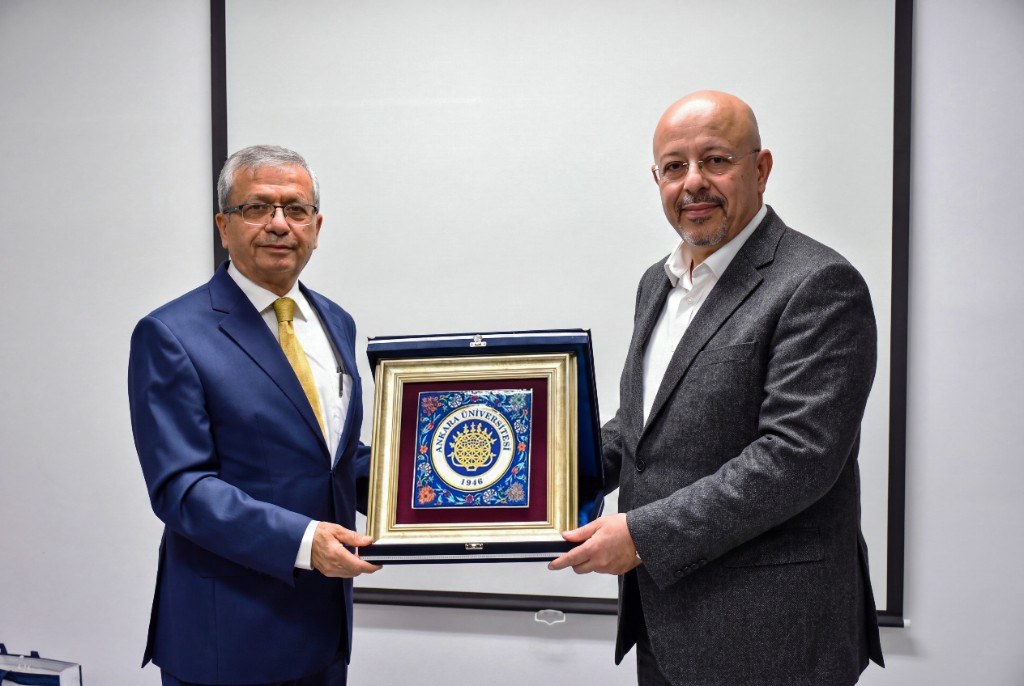 Egemen Mustafa Şener — Ankara Üniversitesi plaketi