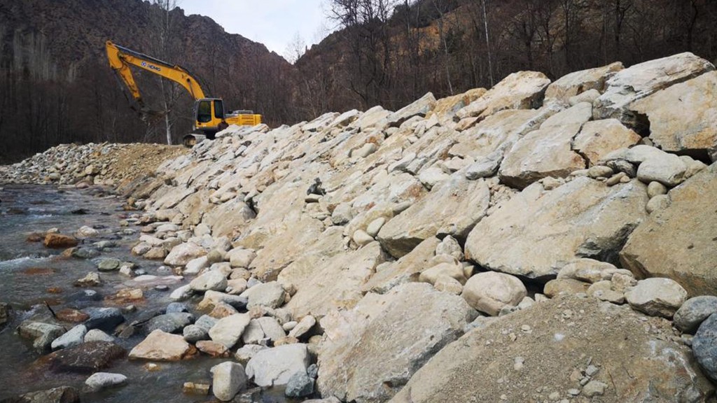 Nehir kıyısı istinat çalışması — ŞENER İNŞAAT yol köprü inşaatı